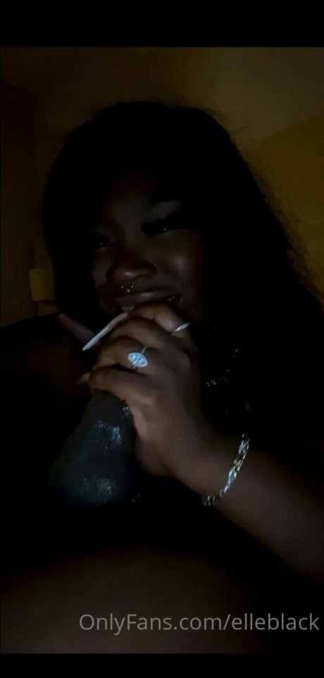elleblack nudes star img