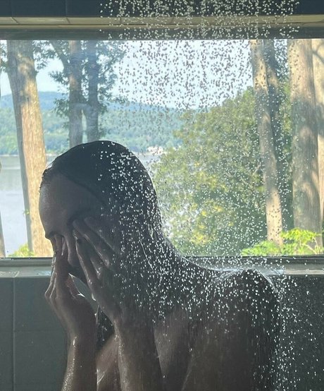 Suki Waterhouse top pornstar image