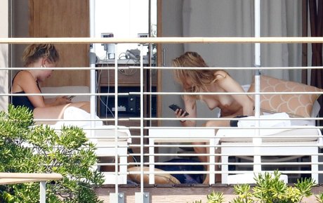 Suki Waterhouse Profile pic