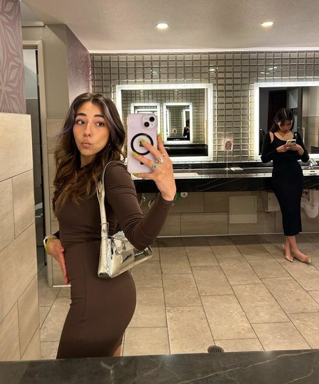 Tiana Renay sexy pornstar galleries