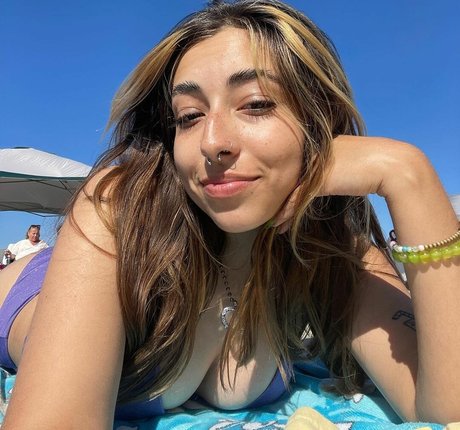 Tiana Renay adult star image