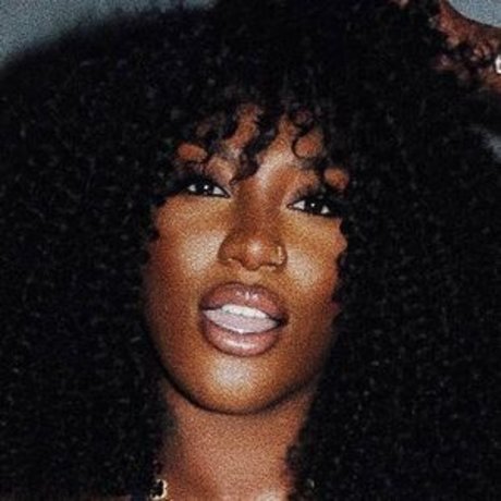 Aya Nakamura Profile pic