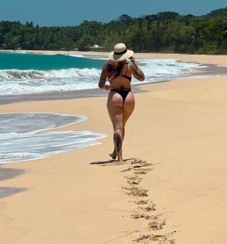 RobbieCal model hot archive