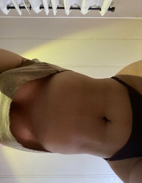 lzzle naked actress img