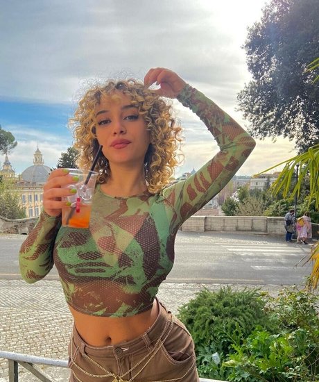 bisou cs sex actress images