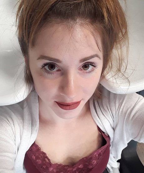 Merona ASMR nude star photo