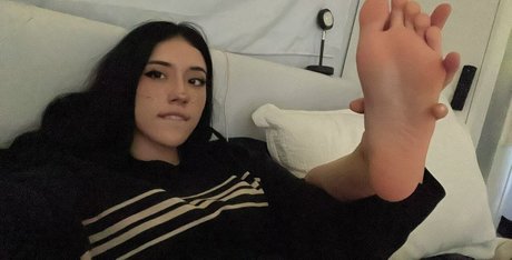 Shilynn Velez star art photos