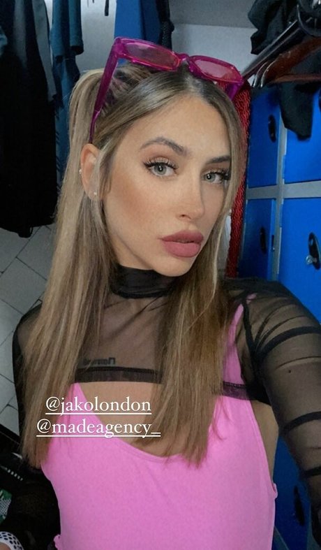 Soph Maria sexy actress images