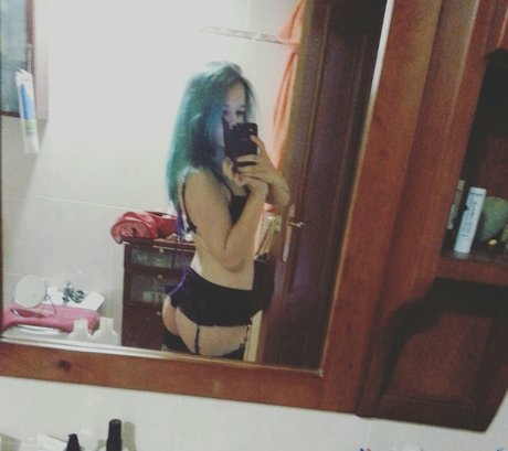 Hurona Rolera model naked pic