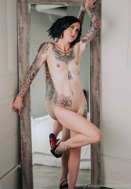 ellabarnettvip nude model pic