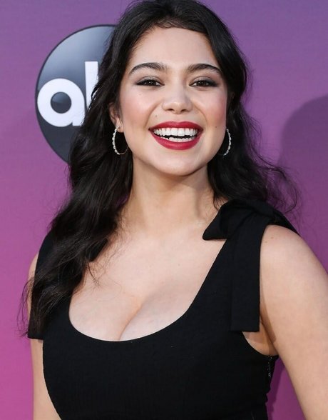 Aulii Cravalho model erotic img