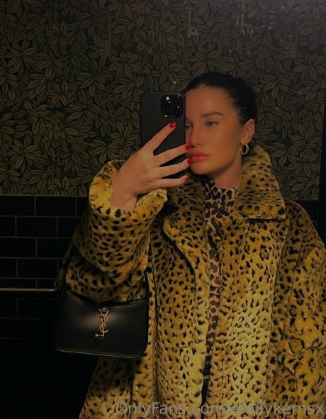 emilykernsx naked pornstar pics