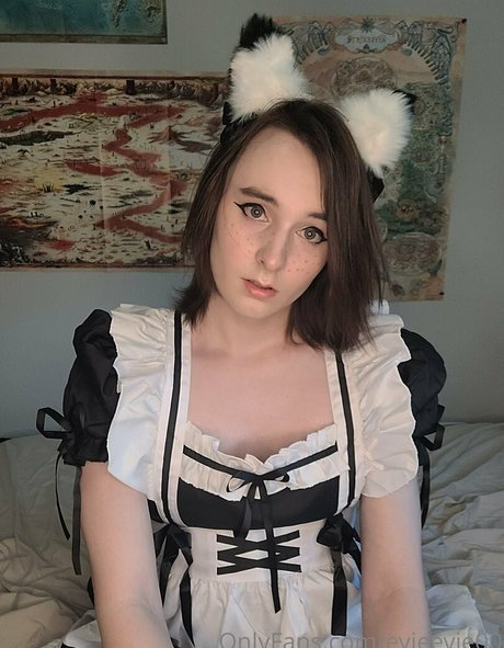 evieevie00 nudes star photos