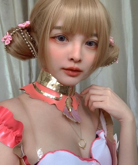 Le Josette model hot photos