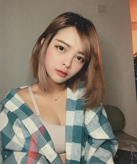 Le Josette model sexy photos