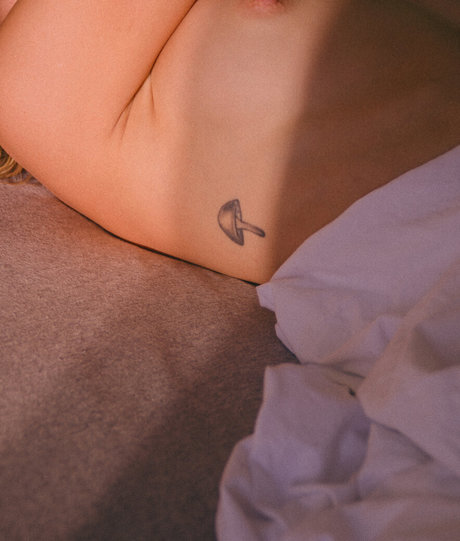 Miacbell erotic star photos