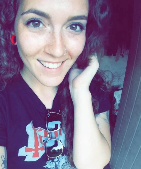 etidsteaz29 pornographic actress photos