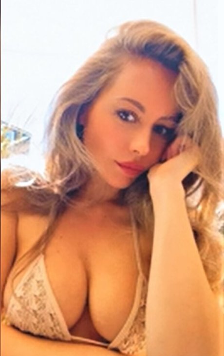 Carly Baker star nice pic