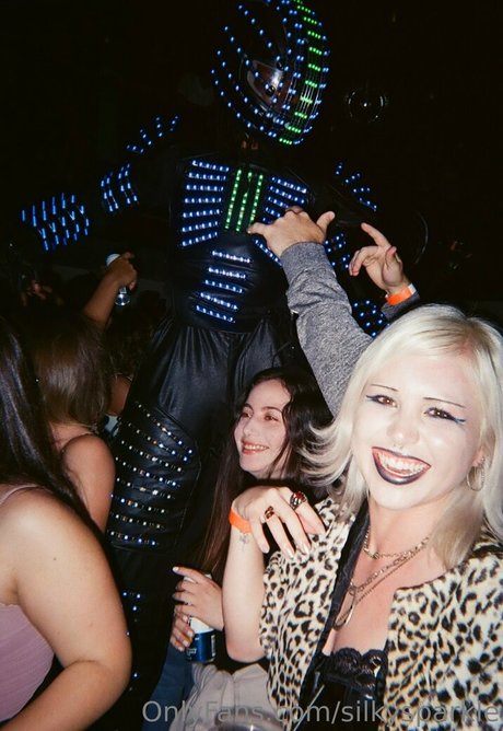 Paris Sun nudes model pics