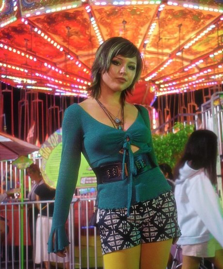 Paris Sun hot model pics