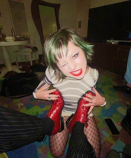 Paris Sun star free galleries