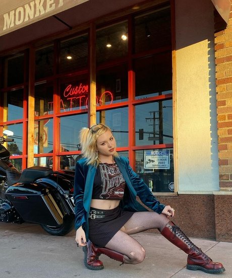 Paris Sun adult model pictures