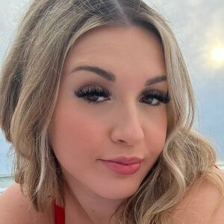 itsdwrldwide hot model photo