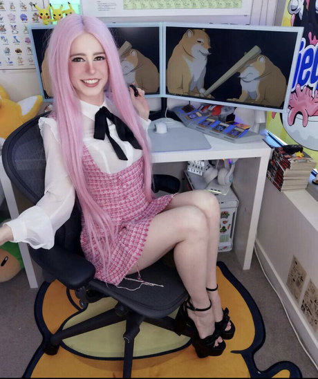 lilfakegamer sexy model image