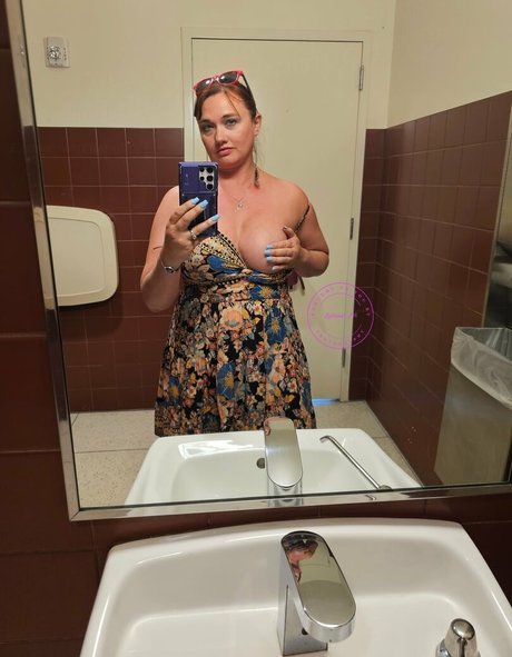 Luscious M model erotic image