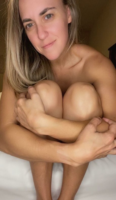 BikiniSquats pornstar adult pictures