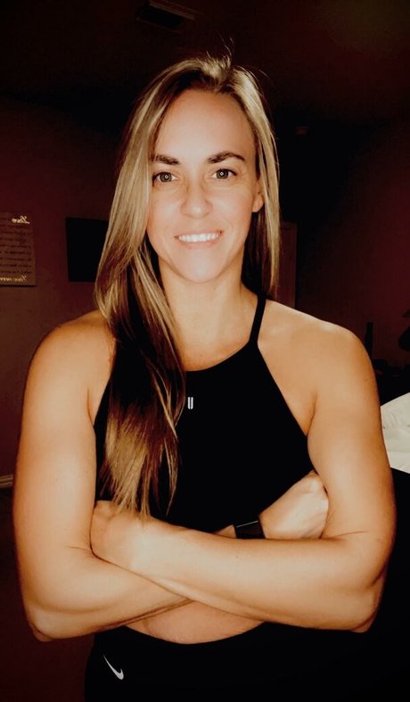 BikiniSquats erotic star archive