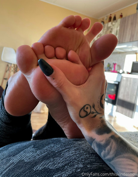 thiskindasnow model images