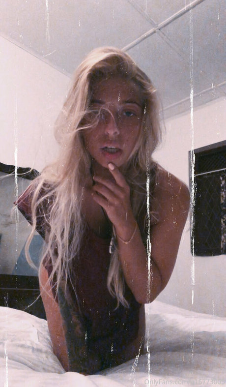 thiskindasnow pornographic model pic