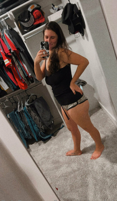 brunettebombshell13 model best pics