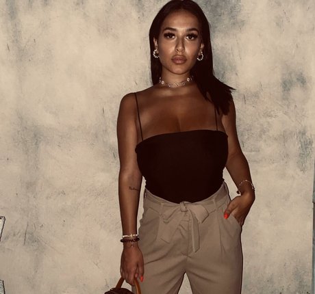 Rita Senatore naked model img