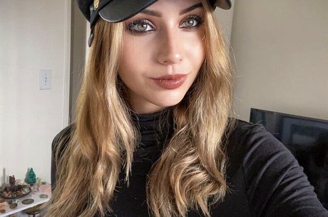 suhhhbreenuhhh model naked pictures