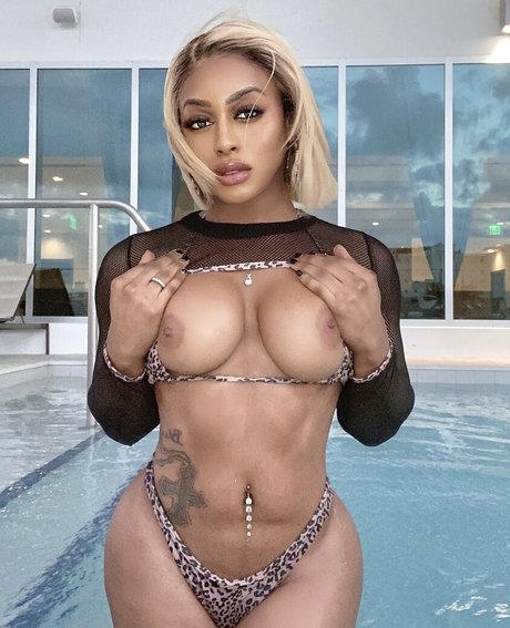 Bella La Femme free model images