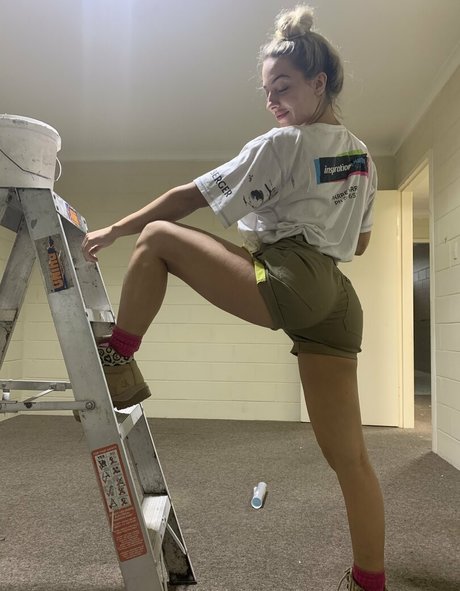 tia carrera free star hot photos