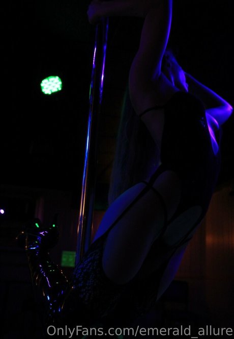 emerald allure model beautiful pictures