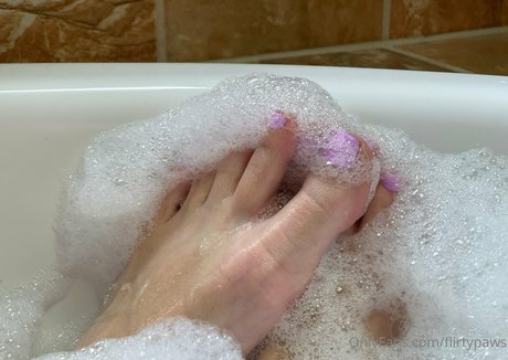 flirtypaws beautiful pornstar img