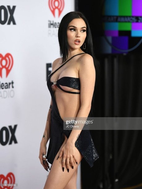 Maggie Lindemann perfect pornstar pictures
