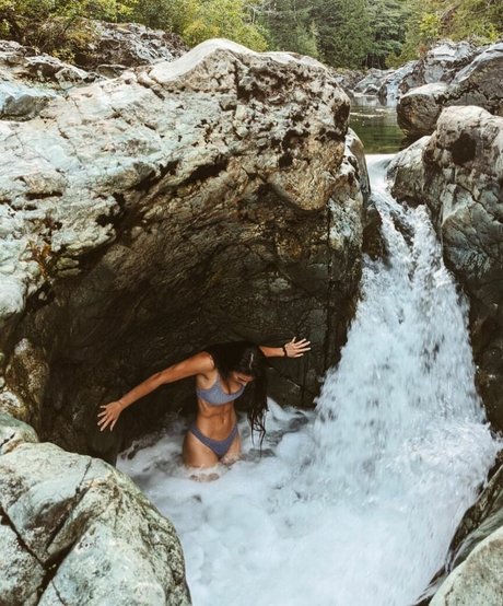 Brigit Sinaga perfect actress pics