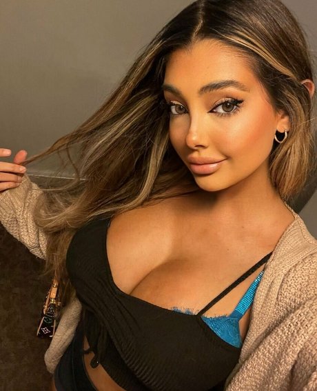 iwasintheshower model erotic photos