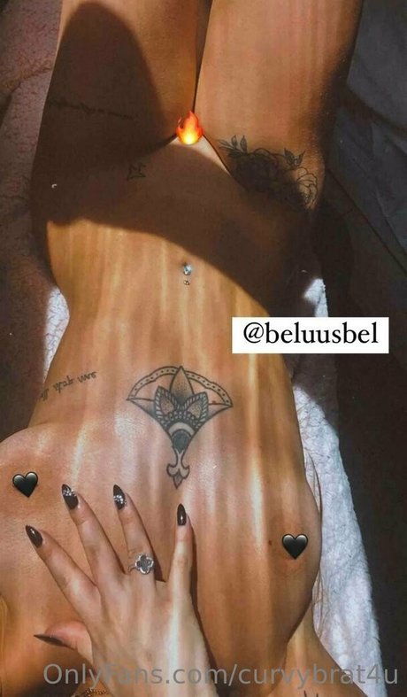 curvybrat4u model naked picture