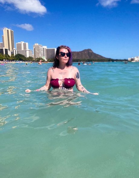 Ready To Glare erotic pornstar photo