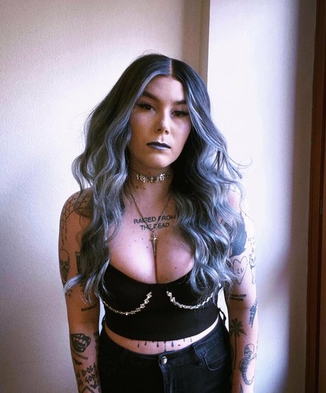 Ready To Glare naked model images