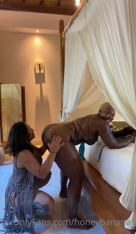 honeybanana1 naked star images