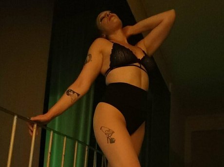 bossbitch eleanor nudes pornstar picture