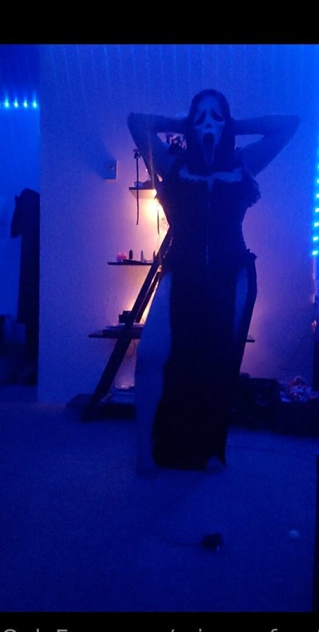 crimsonfuryfree model nude galleries