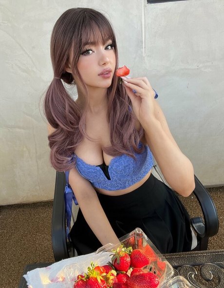 JenaUrf model adult images